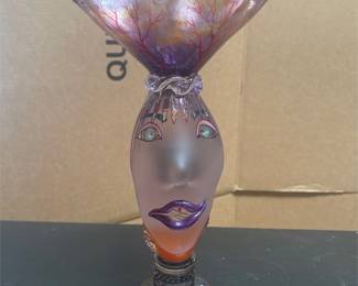 Kurt and Lynda Carlson Queen Head Art Glass Vase (2/7)