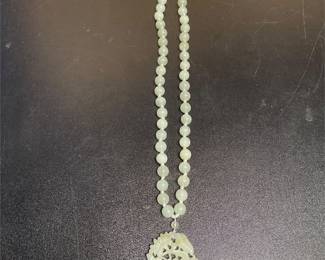 Pale Green Bead Necklace with Carved Bird Pendant (2/4)