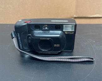 Fuji Discovery 160 Tele 35mm Film Camera (2/4)