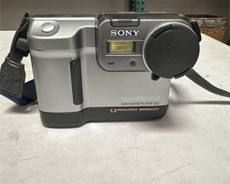 Sony Mavica MVC-FD88 Digital Camera with Targus Case (2/3)