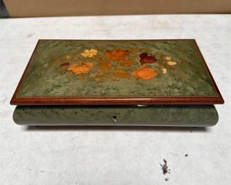 Green Floral Marquetry Musical Jewelry Box (2/3)