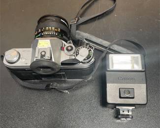 Canon AT-1 35mm SLR Camera with 50mm Lens and Flash (4/5)