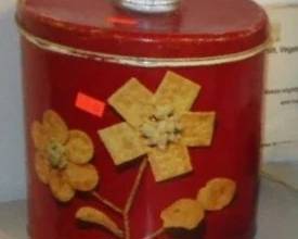 CRACKER TIN