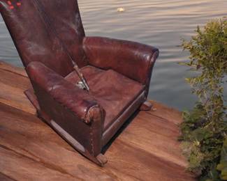 ANTIQUE ROCKING CHAIR