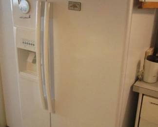 WORKING REFRIDERATOR/FREEZER