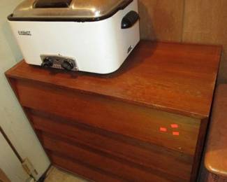 VINTAGE WHITE ENAMELED ELECTRIC ROASTER