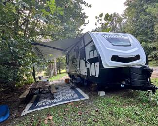 Winnebago 28-32FK pull-behind camper trailer with awning- Sold