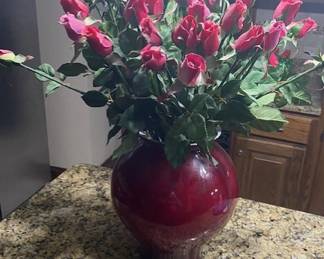 Large vase with lifelike roses