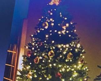 Large 8-9' artificial Christmas tree very lifelike $1200 new