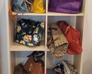 Coach, Michael Kors, Dooney…