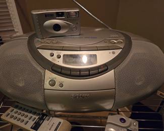 Sony CFD-S350 CD/Cassette/AM-FM Boombox with Remote