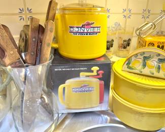 Retro Kitchen Collection – Oster, Donvier, GE, CorningWare, Waring, Mr. Coffee, Tupperware, Weight Watchers, Emson, Glass Tumblers, Wood Kitchenware, Stainless Steel Cookware & Baking Accessories