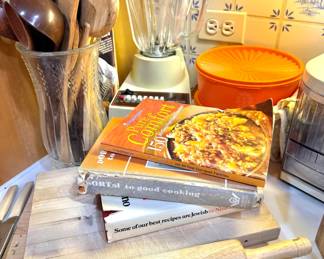 Retro Kitchen Collection – Oster, Donvier, GE, CorningWare, Waring, Mr. Coffee, Tupperware, Weight Watchers, Emson, Glass Tumblers, Wood Kitchenware, Stainless Steel Cookware & Baking Accessories