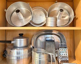 Retro Kitchen Collection – Oster, Donvier, GE, CorningWare, Waring, Mr. Coffee, Tupperware, Weight Watchers, Emson, Glass Tumblers, Wood Kitchenware, Stainless Steel Cookware & Baking Accessories