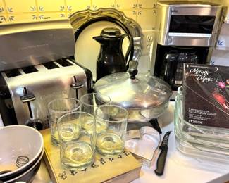 Retro Kitchen Collection – Oster, Donvier, GE, CorningWare, Waring, Mr. Coffee, Tupperware, Weight Watchers, Emson, Glass Tumblers, Wood Kitchenware, Stainless Steel Cookware & Baking Accessories