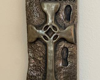 Brutalist Bronze-Tone Judaica Wall Plaque with Hebrew Inscription, Cross & Footprints