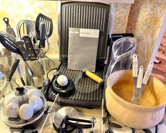 Breville Panini Press, Dash Egg Cooker, Wood Salad Bowl & Assorted Kitchen Utensils