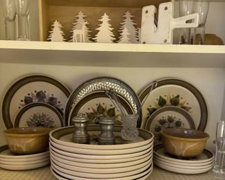 Langley Pottery England Hand-Painted "Sherwood" Stoneware Dinnerware Set