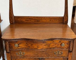 Antique Quarter-Sawn Oak Serpentine Washstand with Mirror