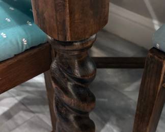 Antique Tiger Oak Expandable Draw Leaf Dining Table, Spiral Legs with 4 Chairs