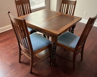 Antique Tiger Oak Expandable Draw Leaf Dining Table, Spiral Legs with 4 Chairs