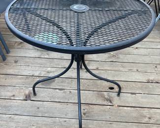 Russell Woodard Style Mesh Top Patio Table 30”