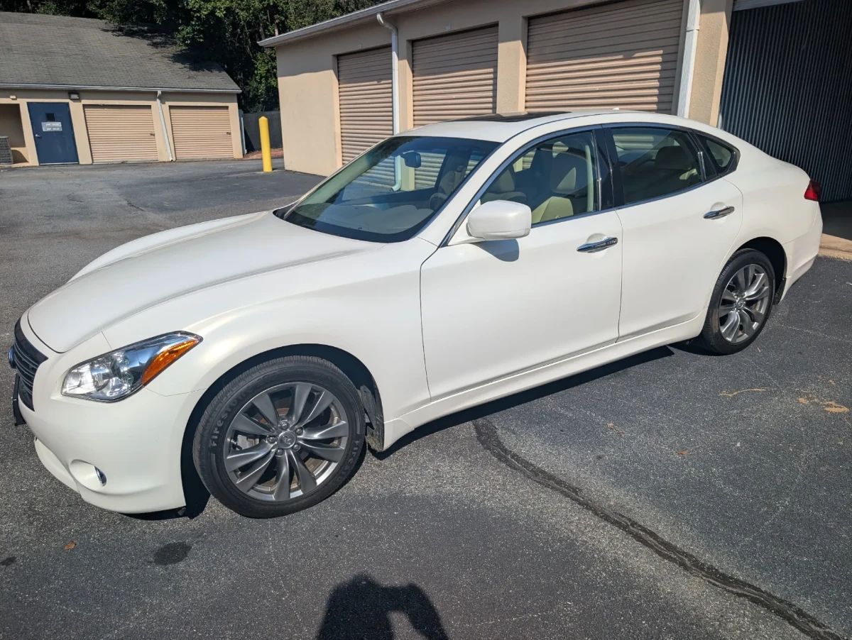 Infiniti M37 2013 with 61,000 miles