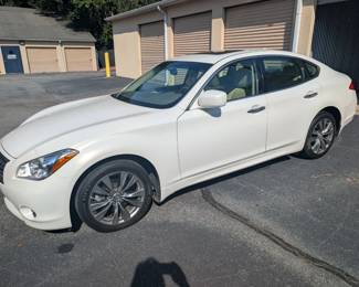 Infiniti M37 2013 with 61,000 miles