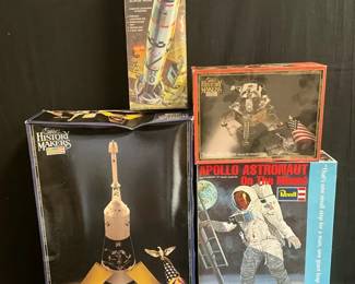 Revell Model Kits feat. Apollo Lunar Spacecraft Model Kit