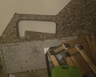 5 pieces of Grante Countertop pieces 