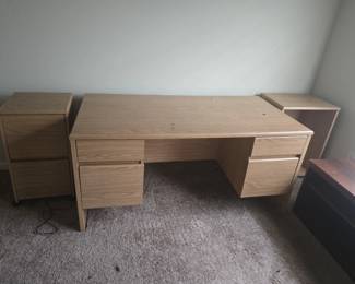 Office Desk with 2 file cabinets 