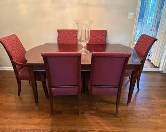 Mahogany dining table with an additional leaf and pads and 6 chairs (4 side and 2 arm)