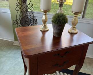 Ethan Allen side table with 2 drawers