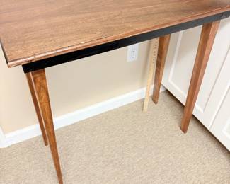 Another view of the side table/sewing table