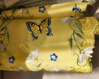 Beautiful Runners and Table Cloths Like New