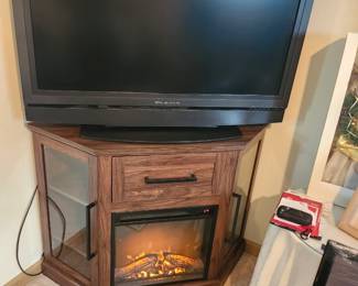 Corner Fireplace w Remote