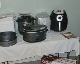 Crockpot, air fryers, Brand New pasta maker, bread maker
