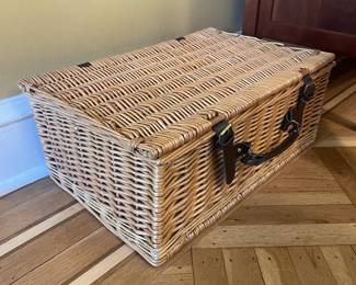 Vintage Wicker Picnic Basket with Service for 4