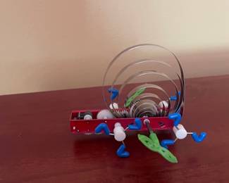 Kikkerland Awika! Wind-Up Walking Toy