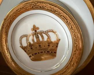 Porcelain plate with gold crown design and gilt scroll border