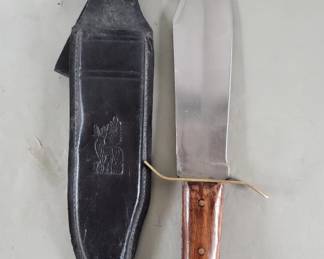 68 Stainless steel, brass and wood hunting knife