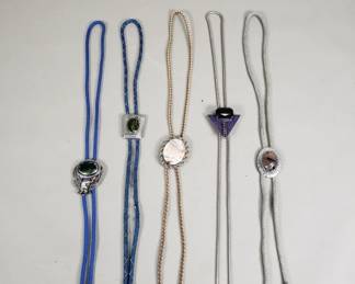 128 Group of vintage bolo ties