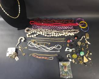 101 Group of costume jewelry