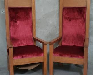 152 Pair of vintage oak upholstered throne chairs