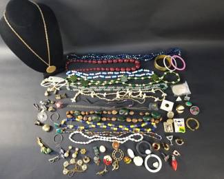 105 Group of costume jewelry
