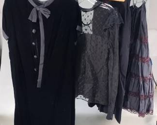 543 Group of vintage womens clothing