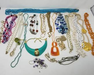 409 Group of costume jewelry