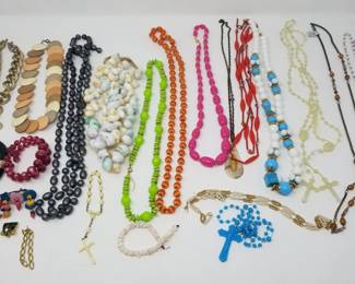 412 Group of costume jewelry