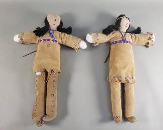 542 Pair of vintage Native American dolls