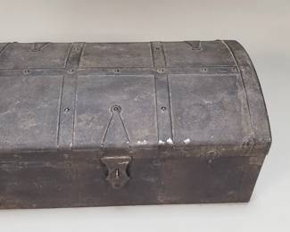 172 Vintage metal storage box